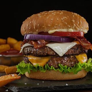 Panino hamburger, doppio con patatine