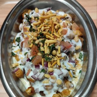Aloo tikki chole chat