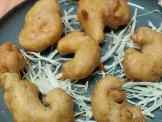Prawn pakoda