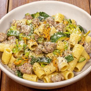 rigatoni salsiccia e zucchine