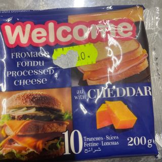 Formaggio cheddare a fette