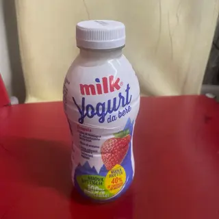 Milk yogurt alla fragola