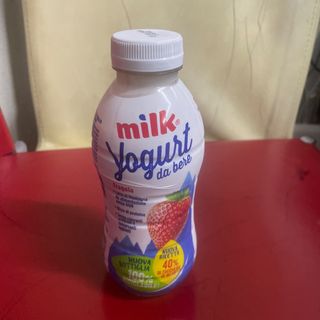 Milk yogurt alla fragola