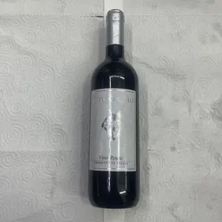 Vino rosso lupo grigio