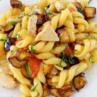 Pasta con pesce spada e melanzane