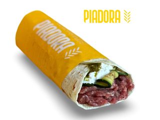 Salsiccia cruda, stracciatella, zucchine grigliate e pesto genovese