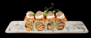 a389 uramaki salmon truffle
