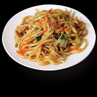 Udon saltati con gamberi