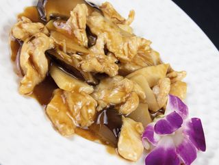 Pollo con funghi e bambù