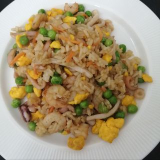 Riso saltato con frutti di mare