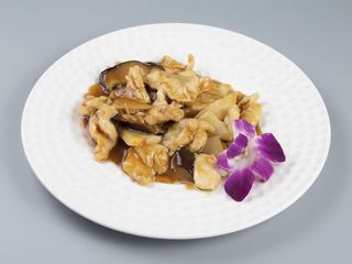 Pollo con funghi e bambù