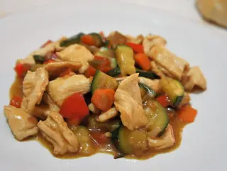 Pollo con mandorle