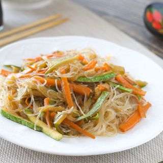 Spaghetti di soia con verdure