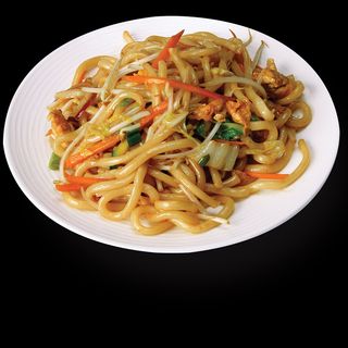 Udon saltati con pollo
