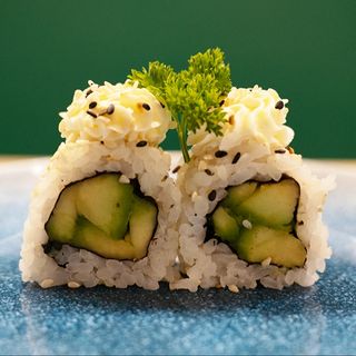 350. AVOCADO ROLL (8 pz)