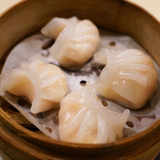 25. RAVIOLI DI GAMBERI 虾饺 (4 pz)