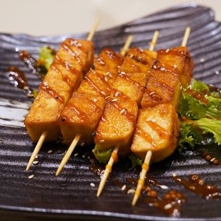 102. SPIEDINI DI PESCE (2 pz)