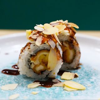 381. CHICKEN ROLL (8 pz)