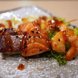 102. SPIEDINI DI PESCE (2 pz)