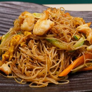 51. SPAGHETTI DI RISO CON VERDURE E GAMBERI 虾仁粉干