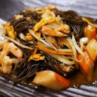 60. SPAGHETTI DI SOBA CON FRUTTI DI MARE 海鲜 SOBA 面