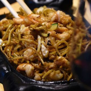 62. SPAGHETTI ALLA PIASTRA CON VERDURE E GAMBERI 铁板虾仁面