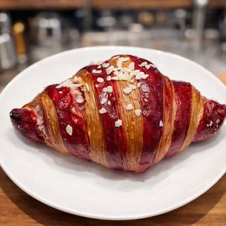 Cornetto bicolore cioccolato bianco e lampone