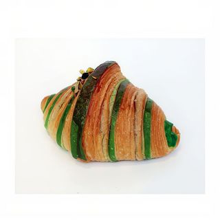 Cornetto bicolore con spalmabile al pistacchio