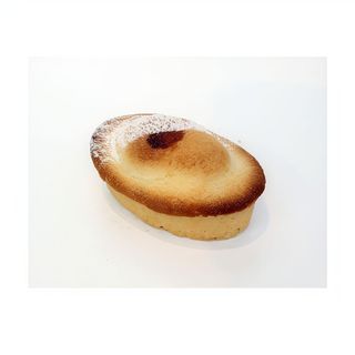 Pasticciotto con crema pasticcera e amarena