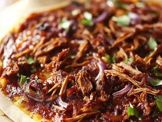 Focaccia gourmet alla pala: Pulled pork, salsa Bbbq, Cabbage salad