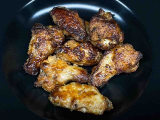 (8) Alette di pollo "piccanti"