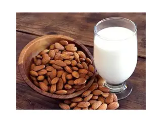 Latte di mandorle.
