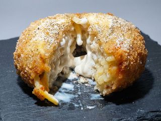 Frittatina cacio e pepe