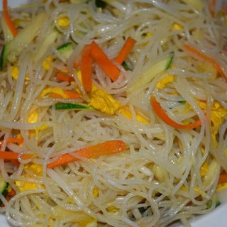 17.SPAGHETTI DI RISO SALTATO CON VERDURE