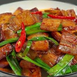 35.PANCETTA SOTTILE  SALTATO CON VERDURE E SALSA PICCANTE