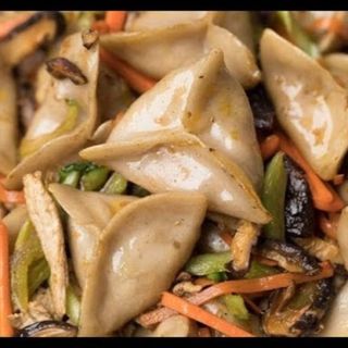 15.RAVIOLI CARNE DI PATATE DOLCE TRIANGOLO SALTATI CON VERDURE