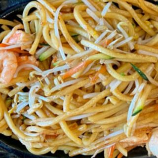 26.SPAGHETTI ALLA PIASTRA CON VERDURE E FRUTTI DI MARE