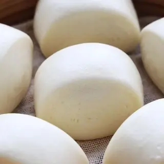 0.Tagliare dei piccoli panini al vapore 4pz