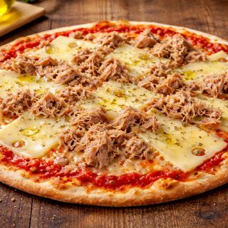 Pizza Tonno e Svizzero