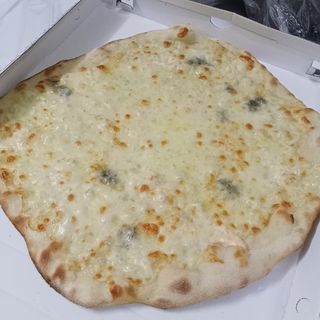 Quattro formaggi e salsiccia