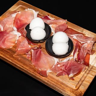 Tagliere prosciutto crudo e bufala