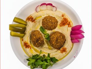 Hummus con falafel