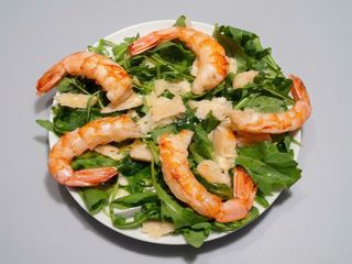 Antipasto gamberetti rucola e grana