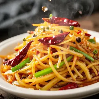 striscia di patate condito con olio piccante炝拌土豆丝