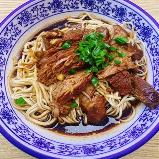 Ramen in brodo di agnello stufato红焖羊肉面