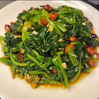 Insalata di spinaci e arachidi fritti con aceto陈醋菠菜花生米