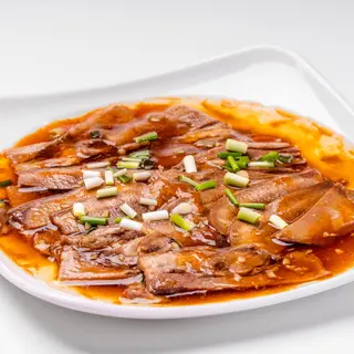 Lingua di manzo saltato alla salsa di soia扒牛舌