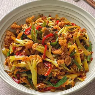 cavolfiore saltato con peperoncino干锅花菜