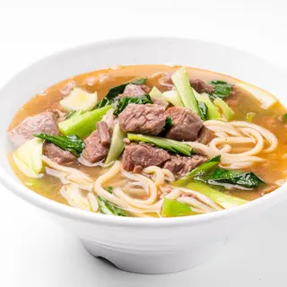 Ramen in brodo chiaro di manzo清汤牛肉面