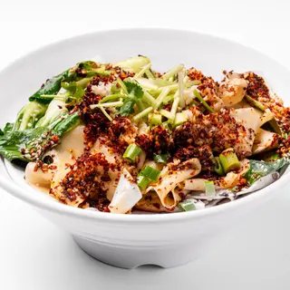 Tagliatelle condito con olio di peperoncino油泼面